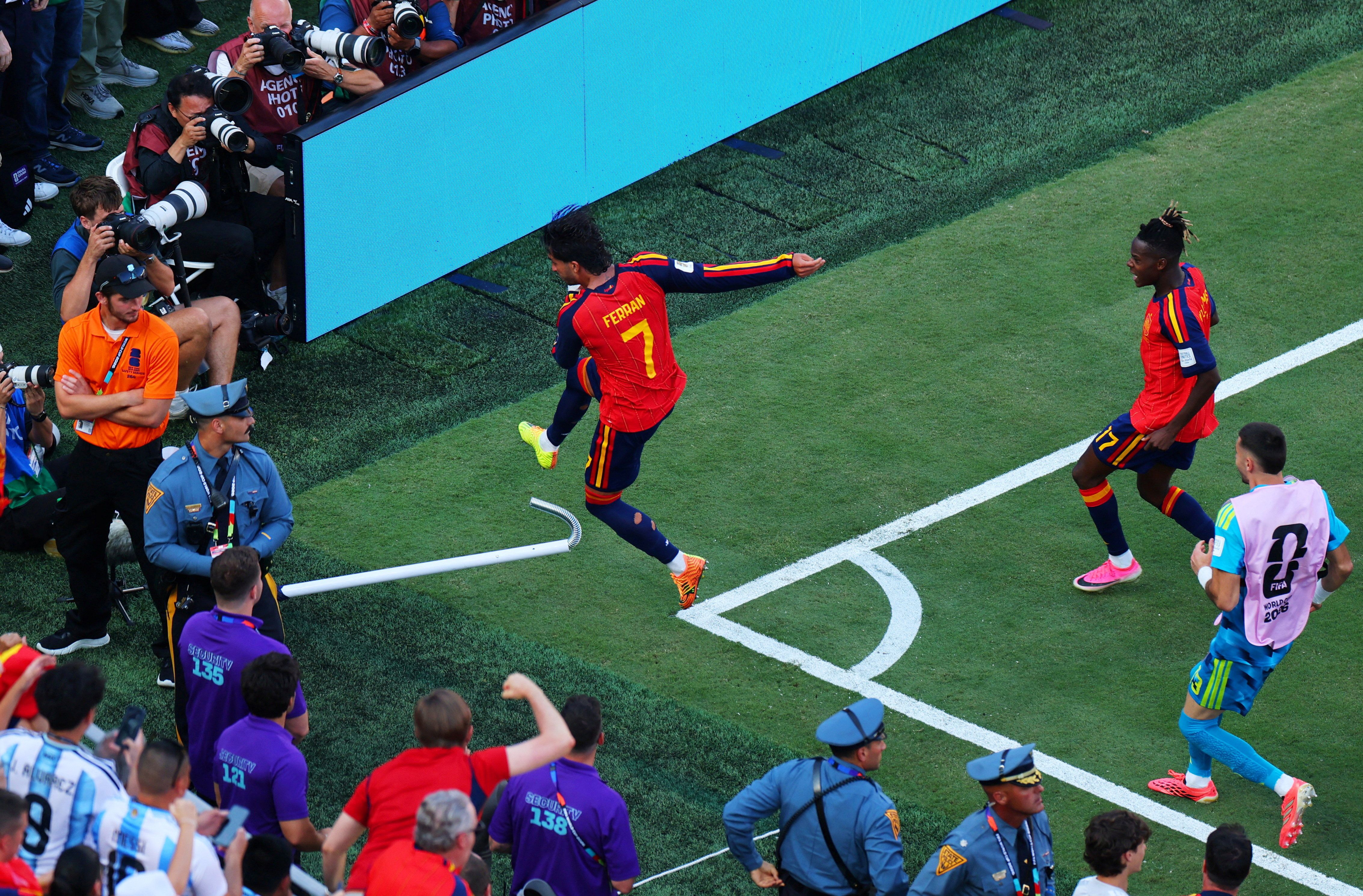 2026-07-19T232237Z_2_LYNXMPEM6I0BW_RTROPTP_4_SOCCER-WORLDCUP-ESP-ARG.JPG