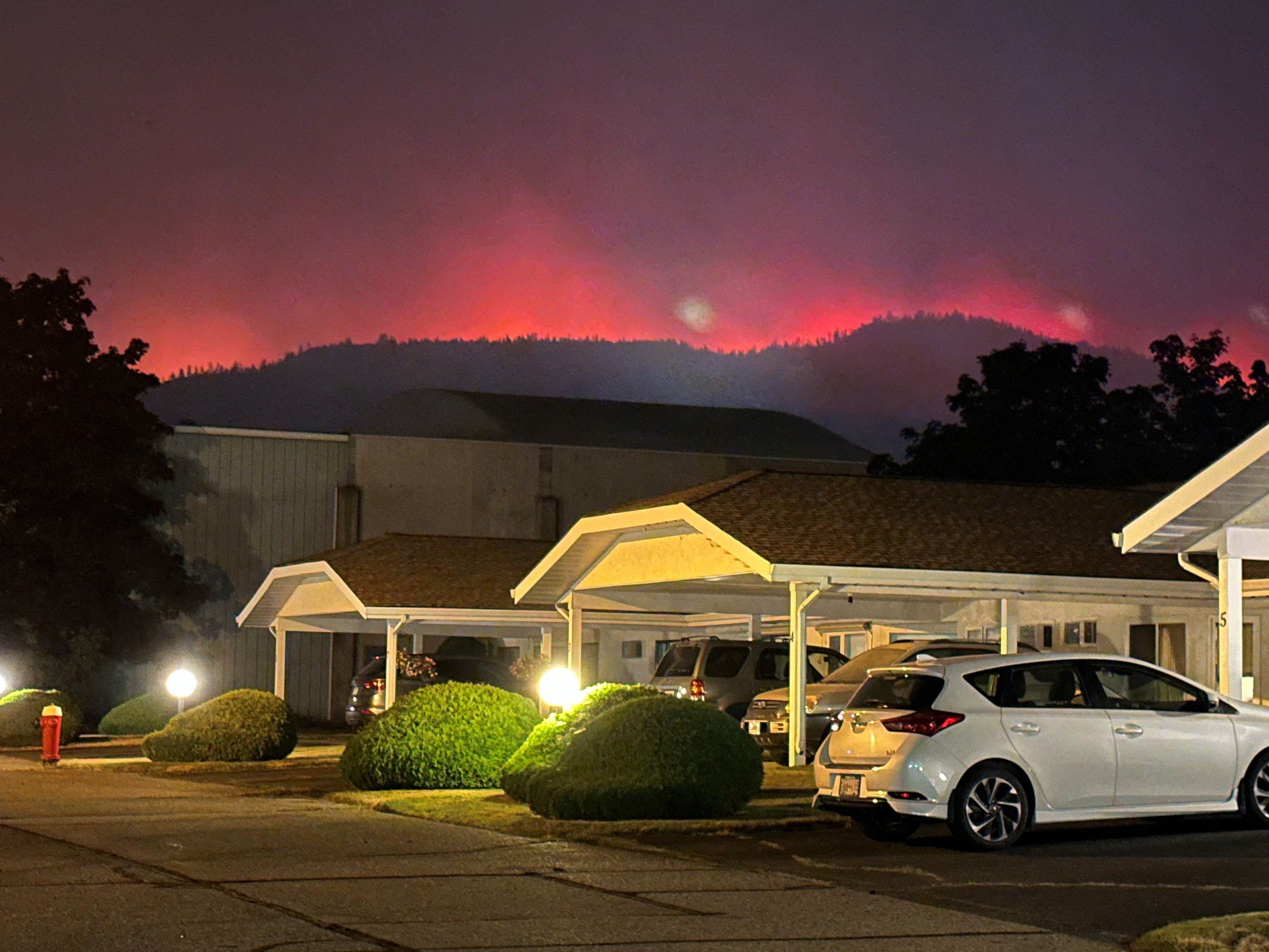 2026-08-08T193304Z_1_LYNXMPEM770CF_RTROPTP_4_CANADA-WILDFIRES.JPG