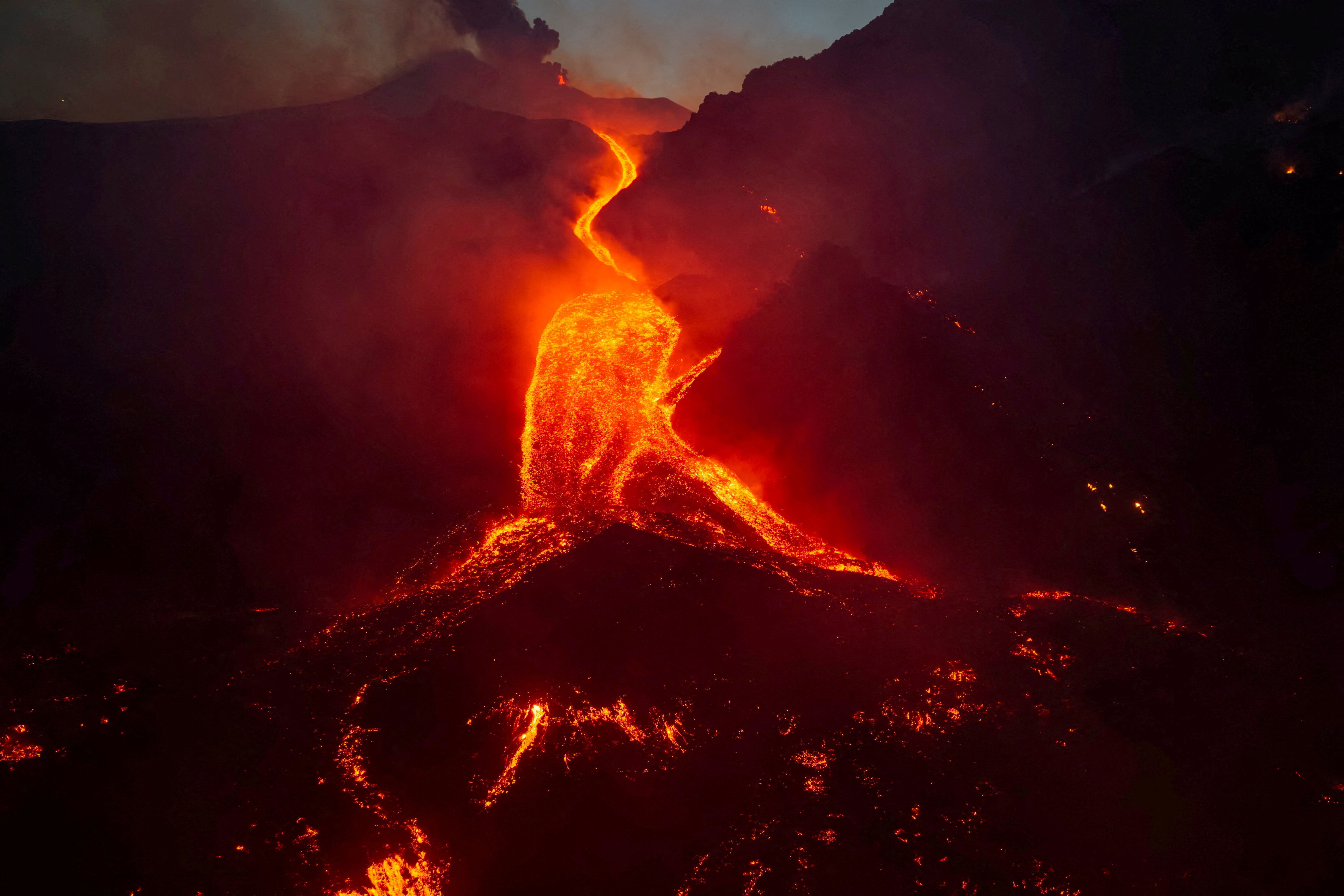 2026-08-12T131127Z_1_LYNXMPEM7B0ZY_RTROPTP_4_ITALY-VOLCANO-ETNA.JPG