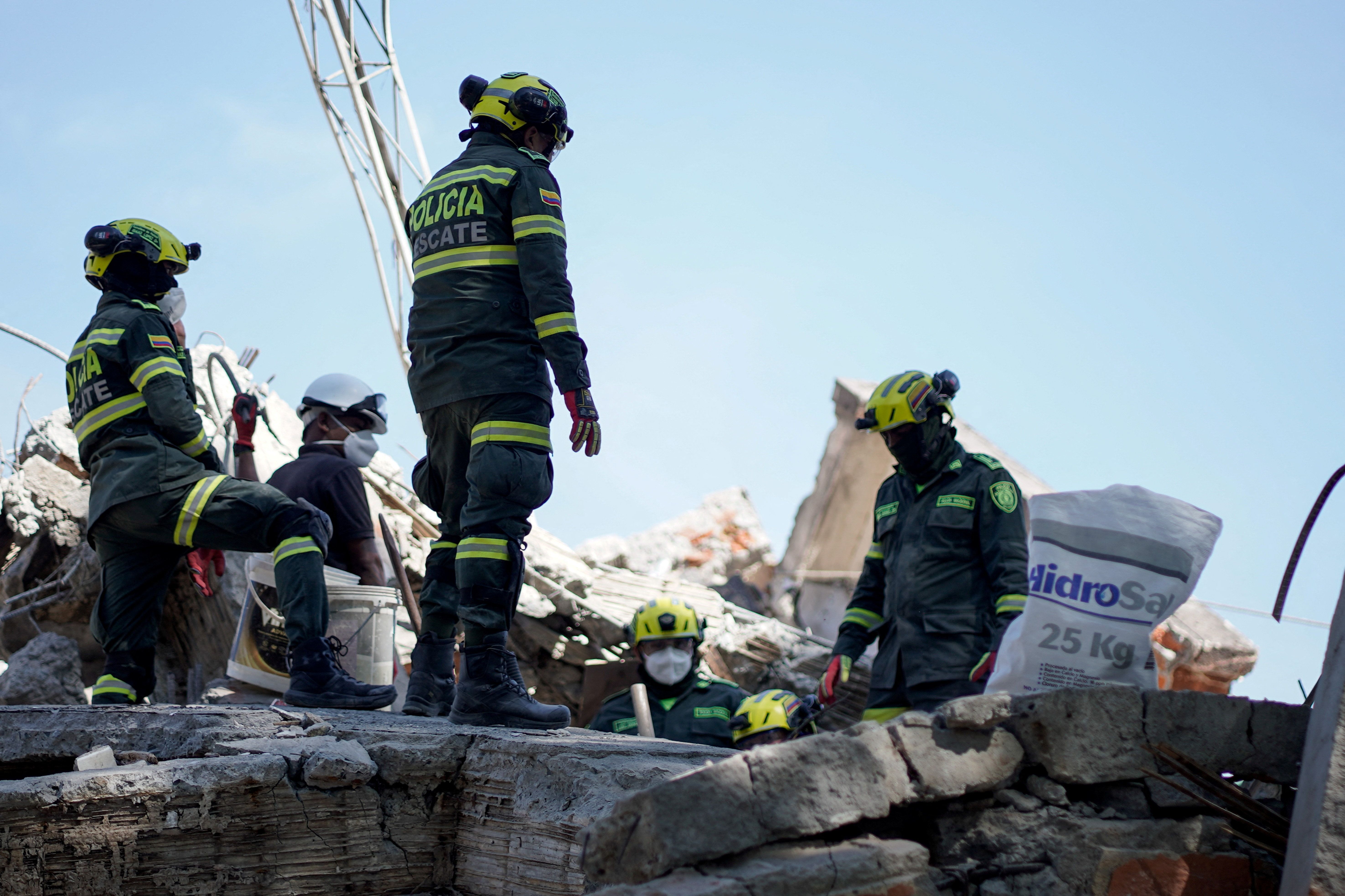 2026-08-14T014505Z_2_LYNXMPEM7C1FT_RTROPTP_4_COLOMBIA-QUAKE.JPG