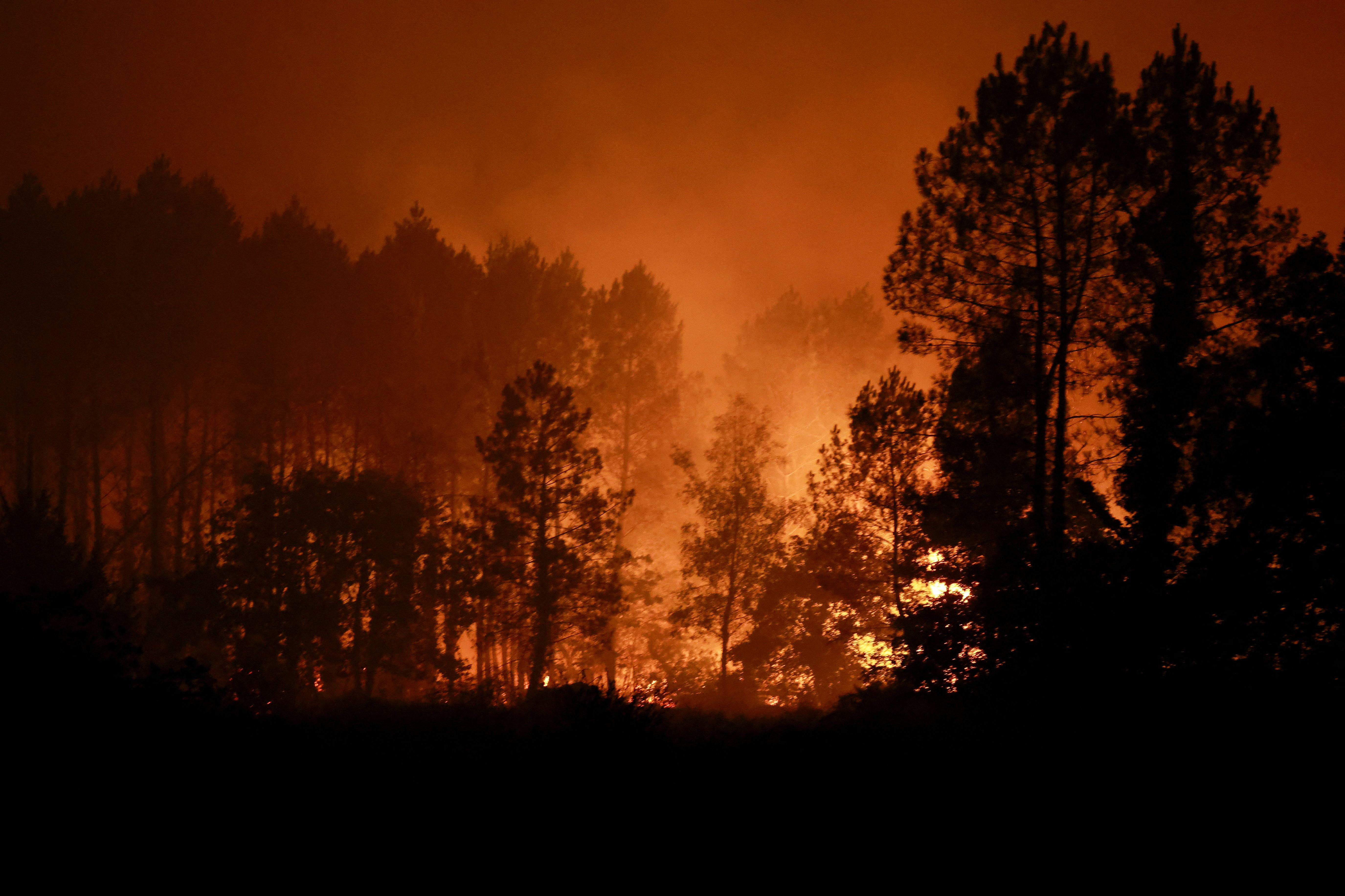 2026-08-14T062701Z_1_LYNXMPEM7D0FD_RTROPTP_4_EUROPE-WEATHER-FRANCE-WILDFIRE.JPG