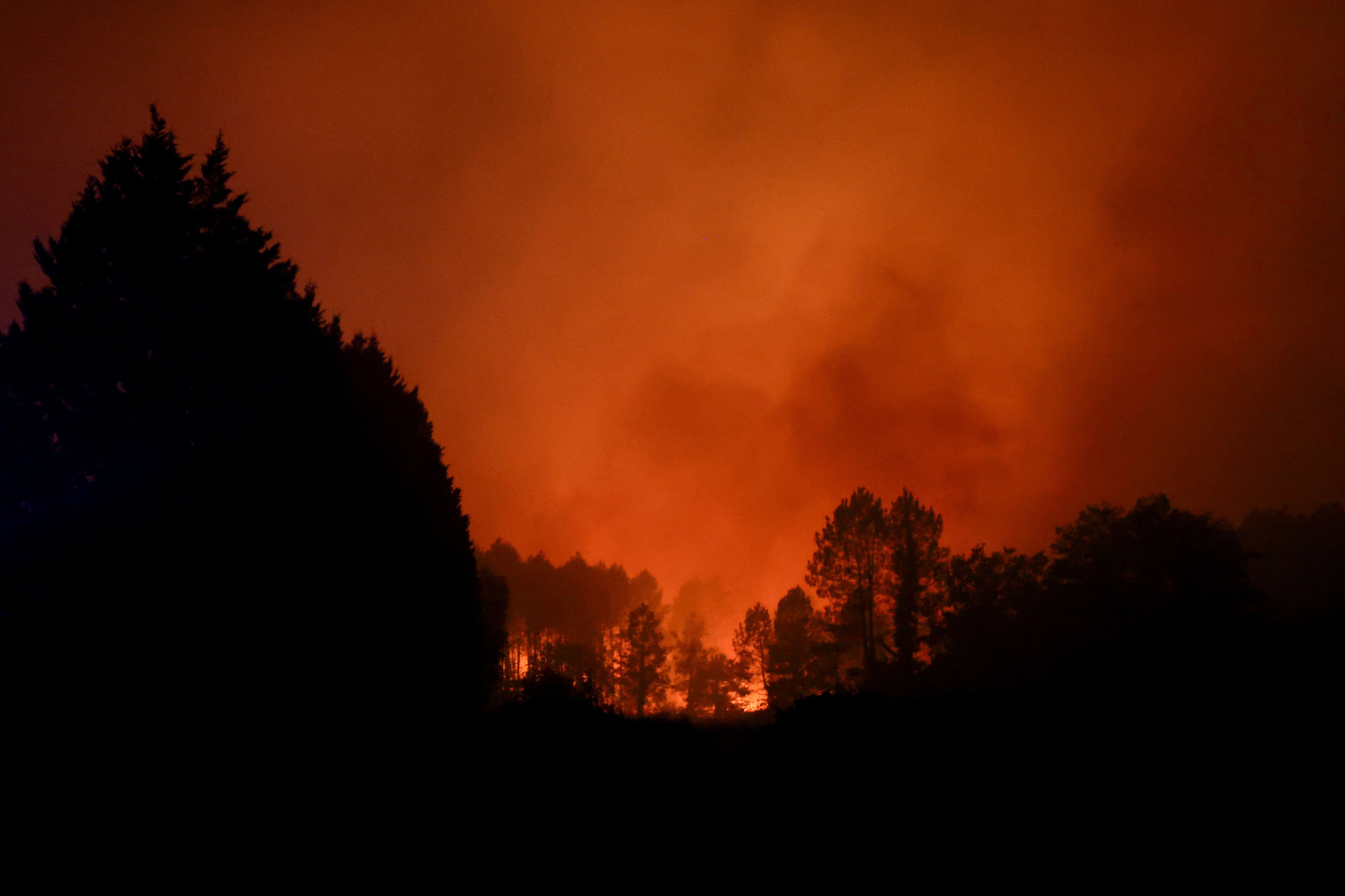 2026-08-14T062701Z_1_LYNXMPEM7D0FG_RTROPTP_4_EUROPE-WEATHER-FRANCE-WILDFIRE.JPG