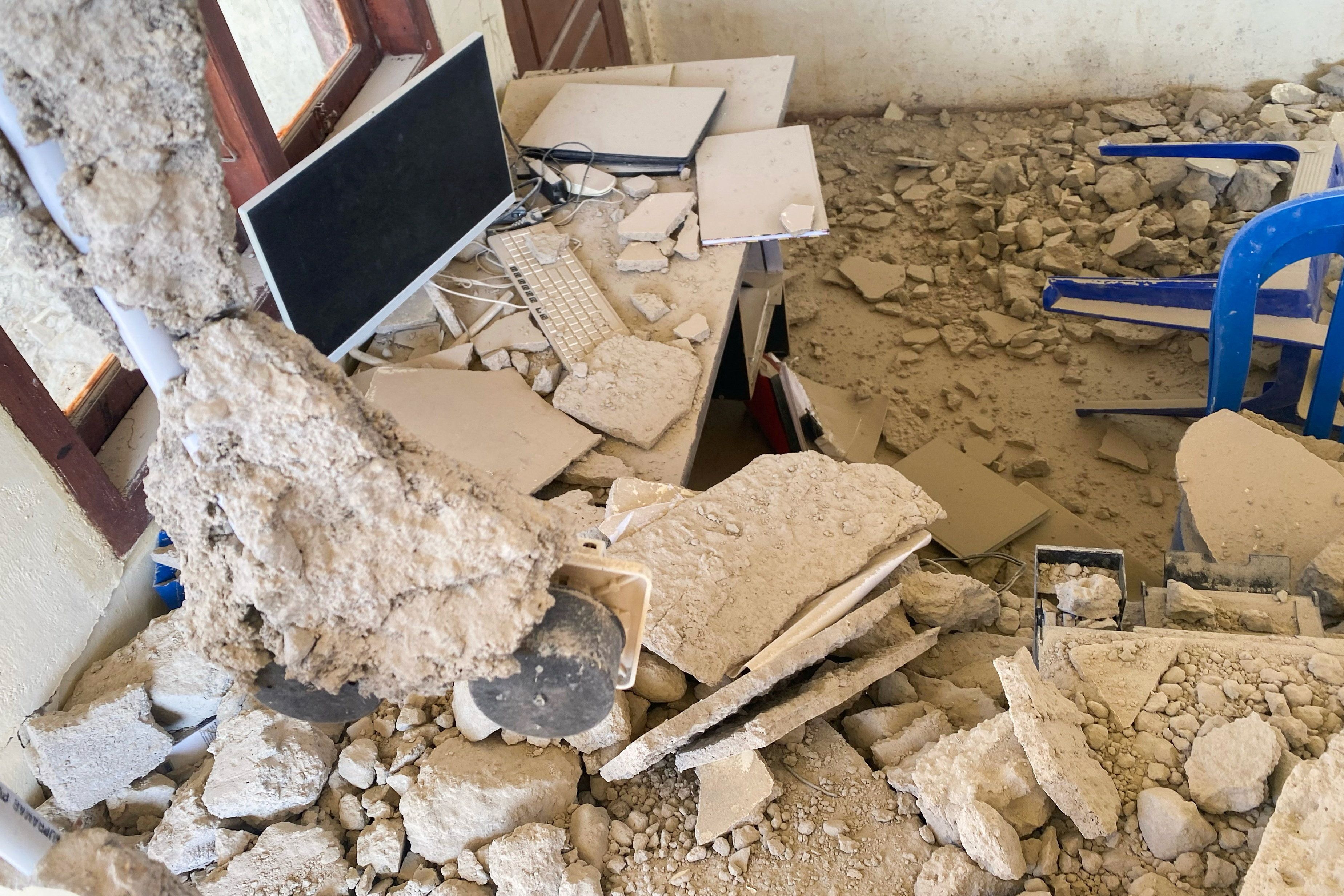 2026-08-15T021732Z_1_LYNXMPEM7E01G_RTROPTP_4_INDONESIA-QUAKE.JPG