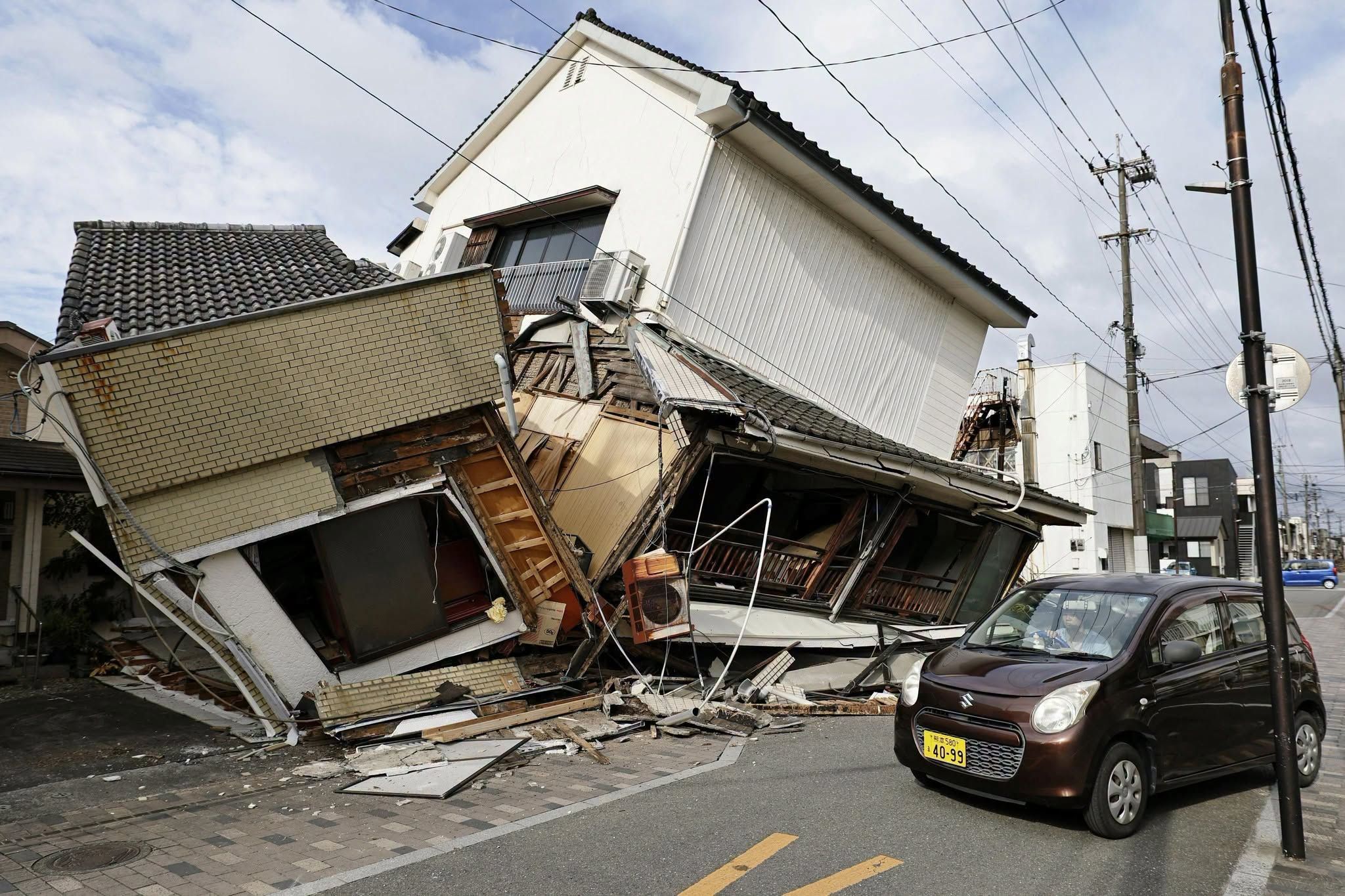 7.1 magnitude na lindol sa Kumamoto, Japan 13 patay.jpg