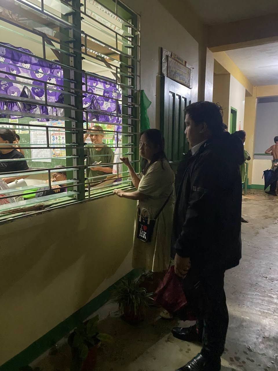 Inilikas na mga residente malapit sa ilog ng San Guillermo sa Morong, Rizal, nananatili sa evacuation centers!.jpg