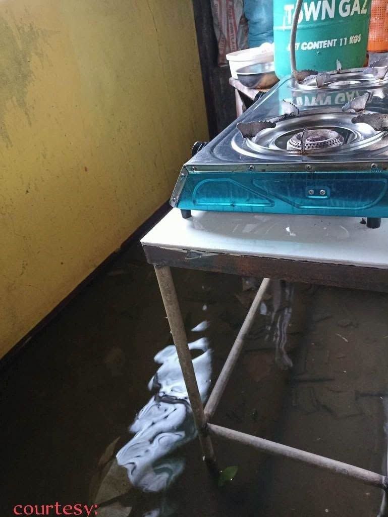 Mga residente sa Barangay Paiisa, Tiaong, Quezon, humihingi ng tulong matapos malubog sa baha ang mga kabahayan...jpg