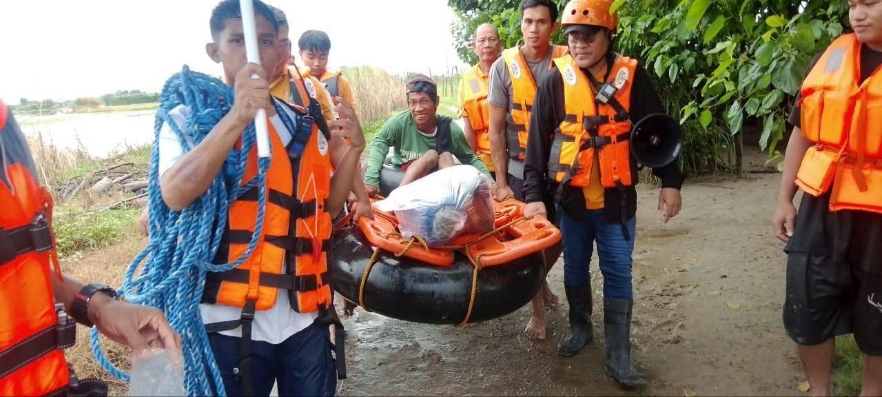 Mga stranded na residente sa Paniqui, Tarlac, inilikas na..jpg