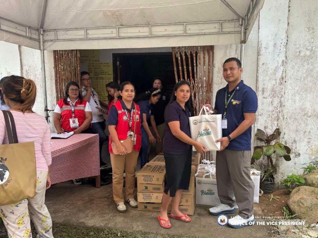 OVP, namahagi ng R.I.I.C.E. bags sa mga pamilyang naapektuhan ng landslide sa Davao City!.jpg