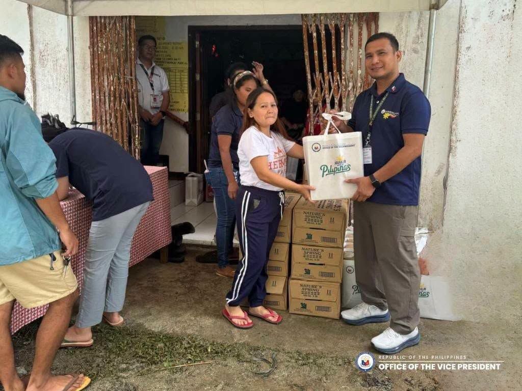 OVP, namahagi ng R.I.I.C.E. bags sa mga pamilyang naapektuhan ng landslide sa Davao City!!.jpg