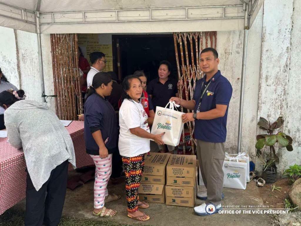 OVP, namahagi ng R.I.I.C.E. bags sa mga pamilyang naapektuhan ng landslide sa Davao City..jpg