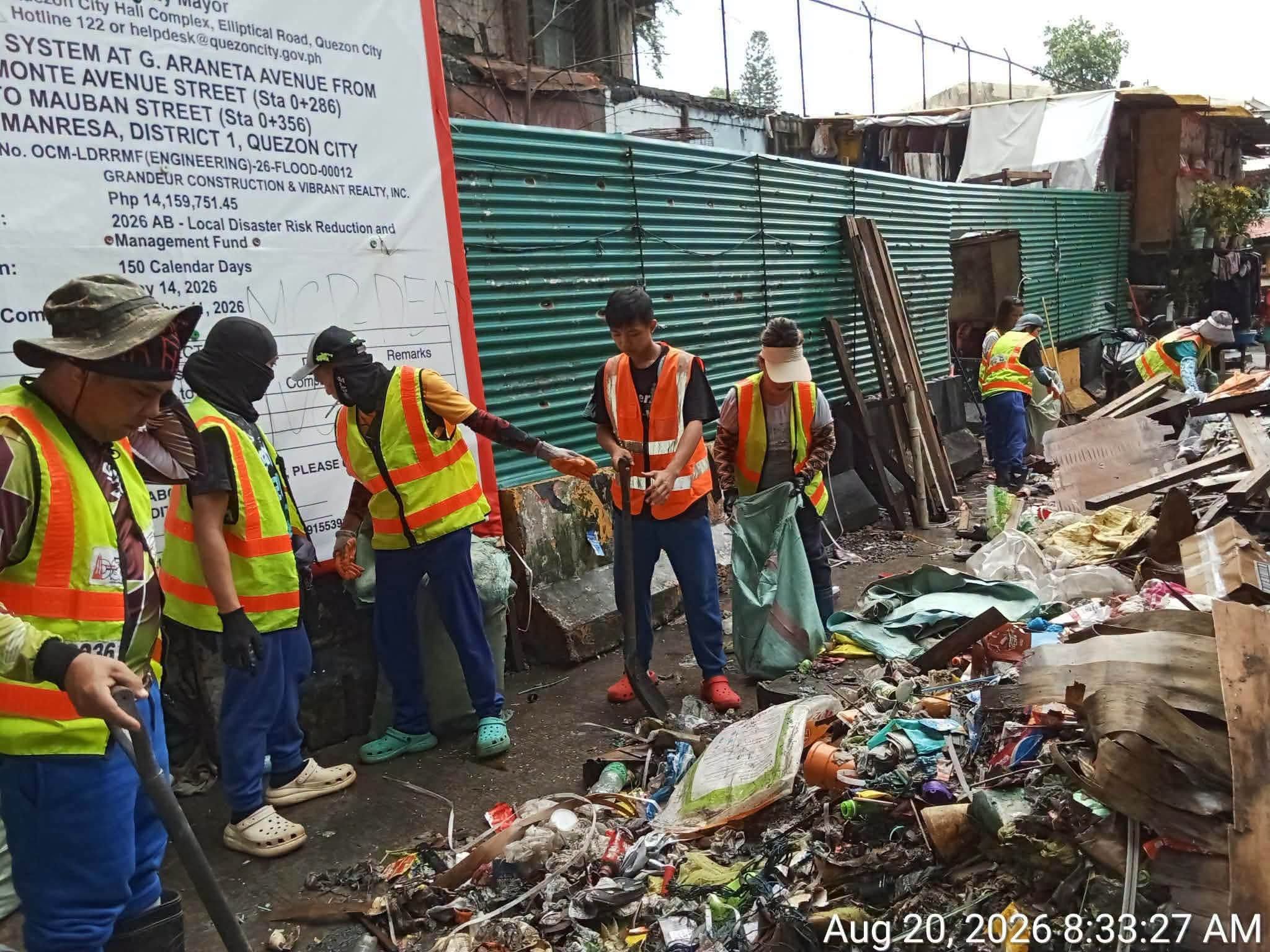 Sako-sakong basura, naipon sa Brgy. Manresa, Quezon City matapos ang ulan at baha!.jpg