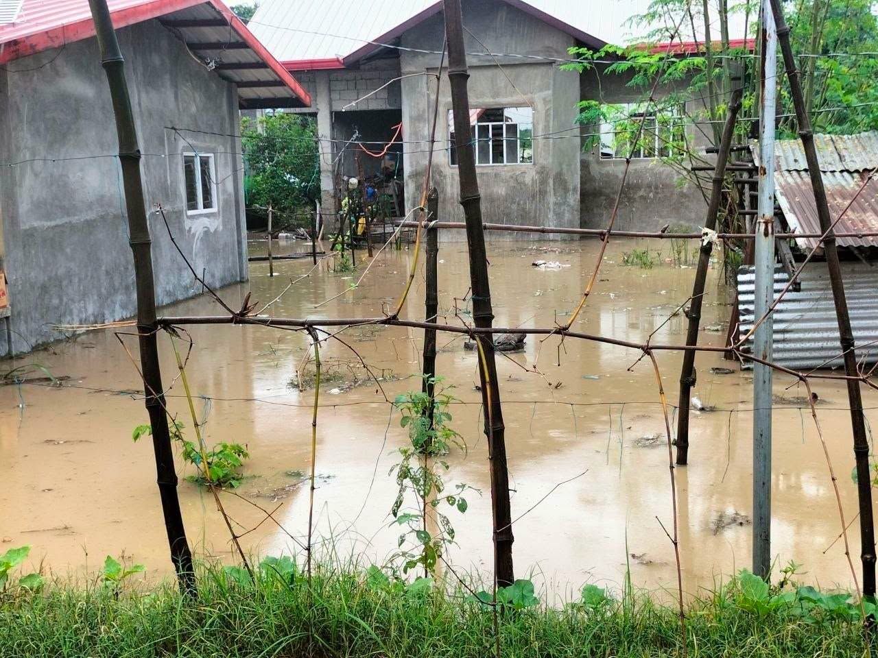 Sitwasyon sa Barangay Banaoang East, Moncada, Tarlac dahil sa baha..jpg